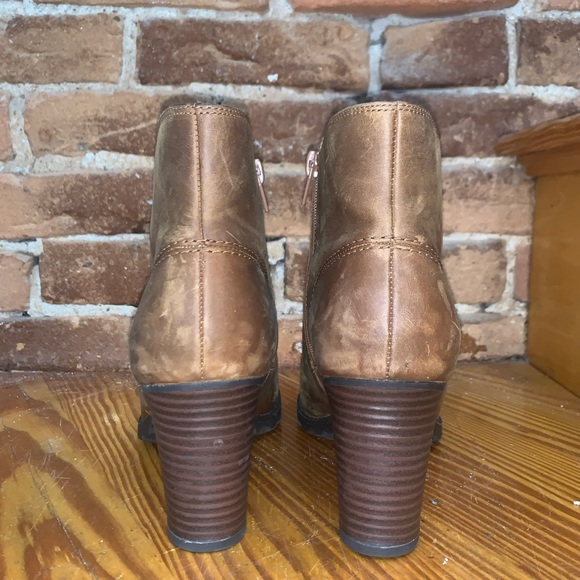 Clark’s Women’s Verona Trish Ankle Bootie - Picture 3 of 4